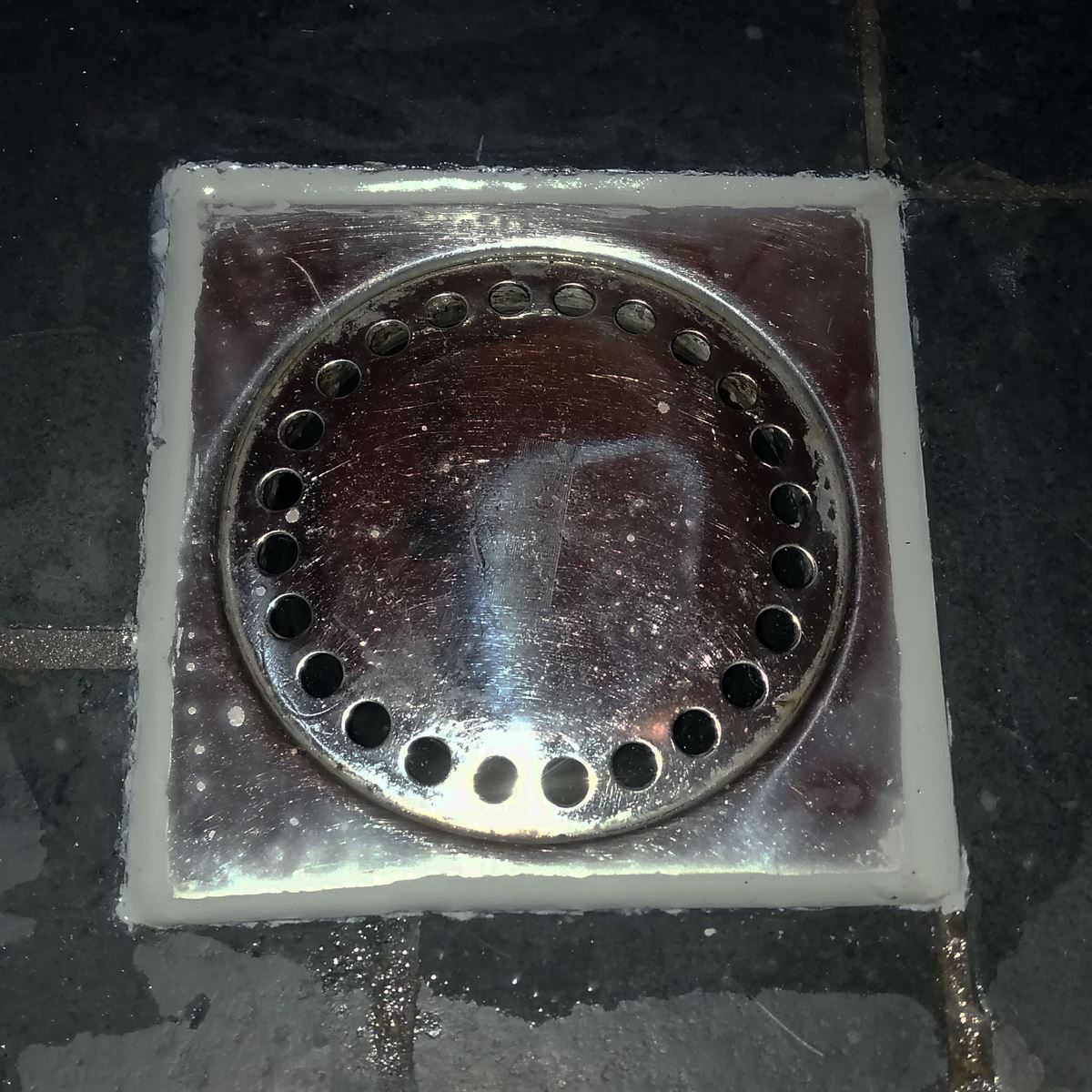 Kit doucheput natuursteen lichtgrijs